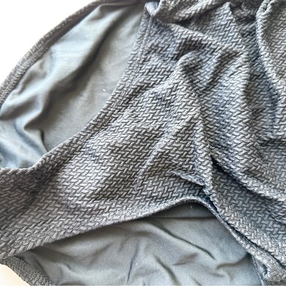 Nip Tuck Swimsuit Womens 4 Black Solid One Piece Neutral Slimming - Picture 4 of 12